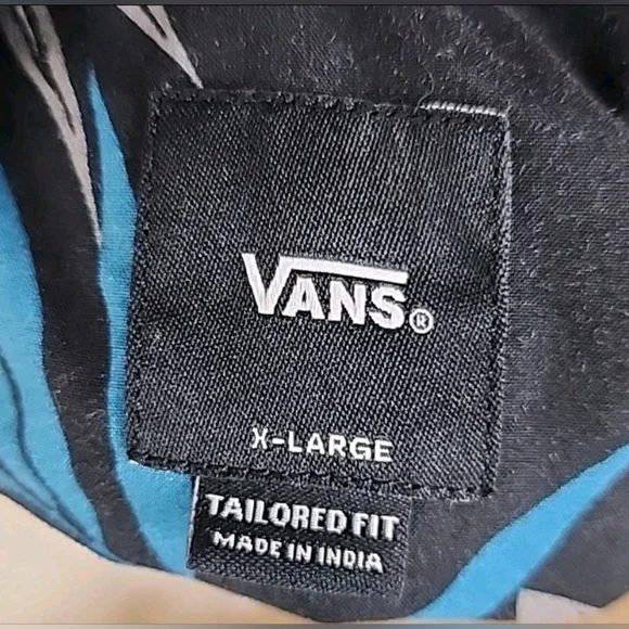 #83 Vans Shirt Mens X LARGE Black Button Up Floral HawaiianTailored Fit - Picture 4 of 4